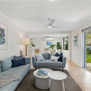 sunny-coast-beach-house.queenslandhotels.net/